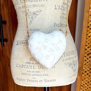Elegant White Heart Crossbody Bag with Gold Accents